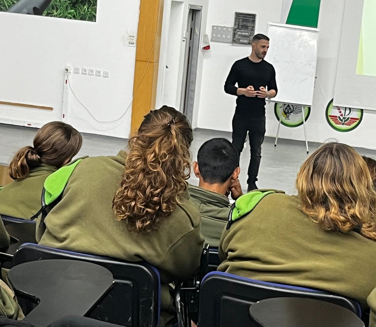 הרצאה לחיילים — עמית מויאל