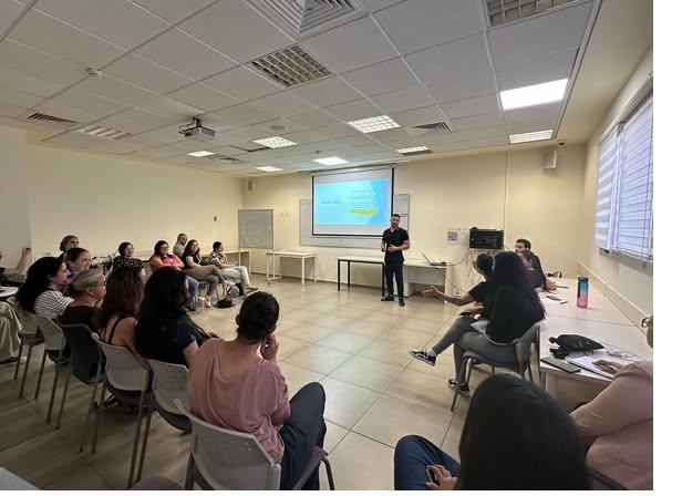 קהל בהרצאת פיננסים — עמית מויאל